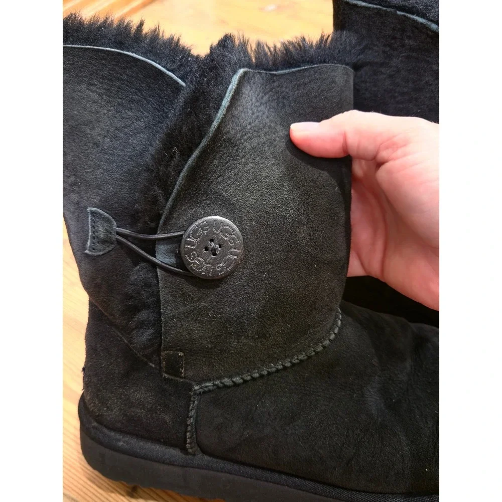 UGG Australia Bailey Button Cozy Warm Black Suede Sheepskin Boots Womens 10